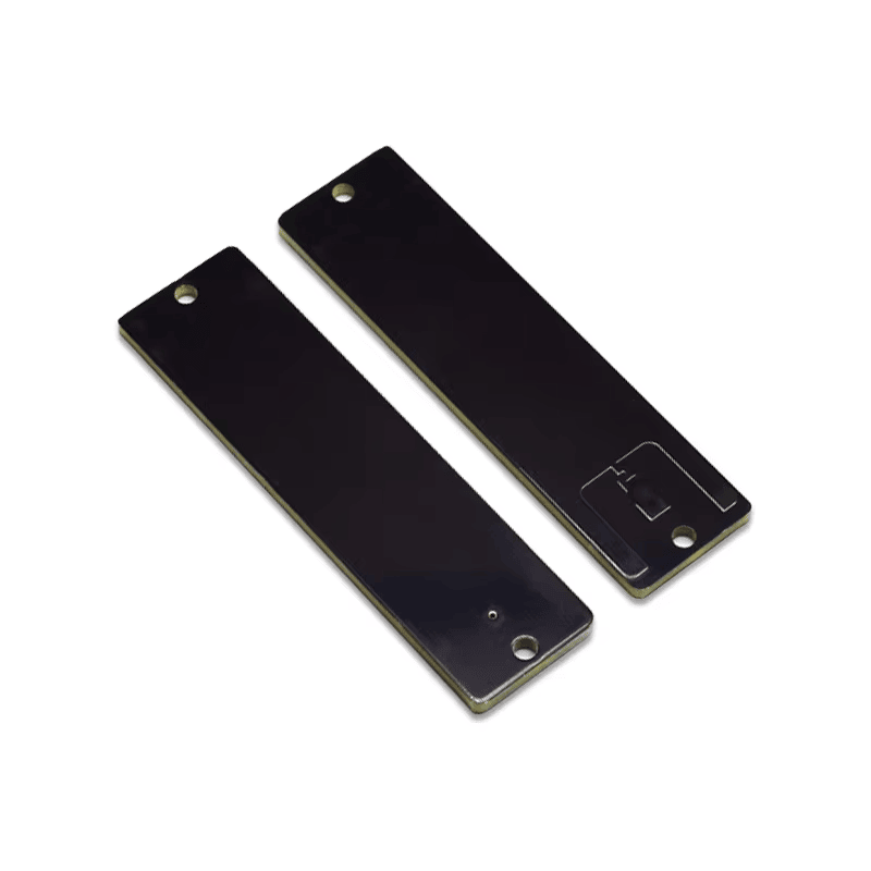 ภาพถ่ายผลิตภัณฑ์แท็ก PCB RFID ติดโลหะ FR4 สำหรับอุปกรณ์กลางแจ้งแสดงโลโก้แกะสลักในหมวดแท็ก PCB สำหรับติดบนโลหะ RFID แท็ก.