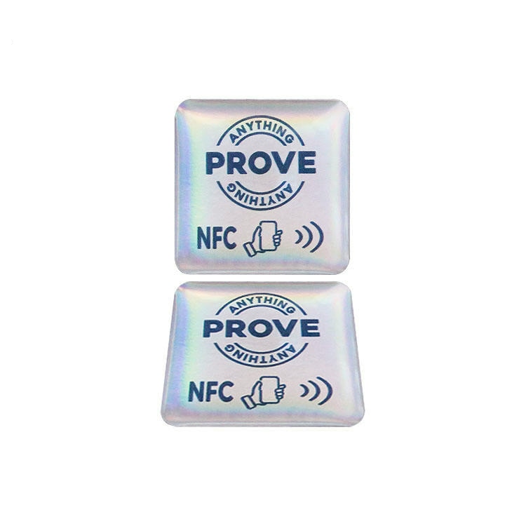 ภาพที่ 4: ภาพนี้แสดงสติกเกอร์อัจฉริยะ NFC อีพ็อกซีขายส่งสำหรับธุรกิจ โดยเน้นอีพ็อกซี โครงสร้างกันน้ำและฝุ่น การเชื่อมต่อแบบไร้สัมผัสหรือไร้สาย และความทนทานต่อความชื้นและสภาพกลางแจ้ง.