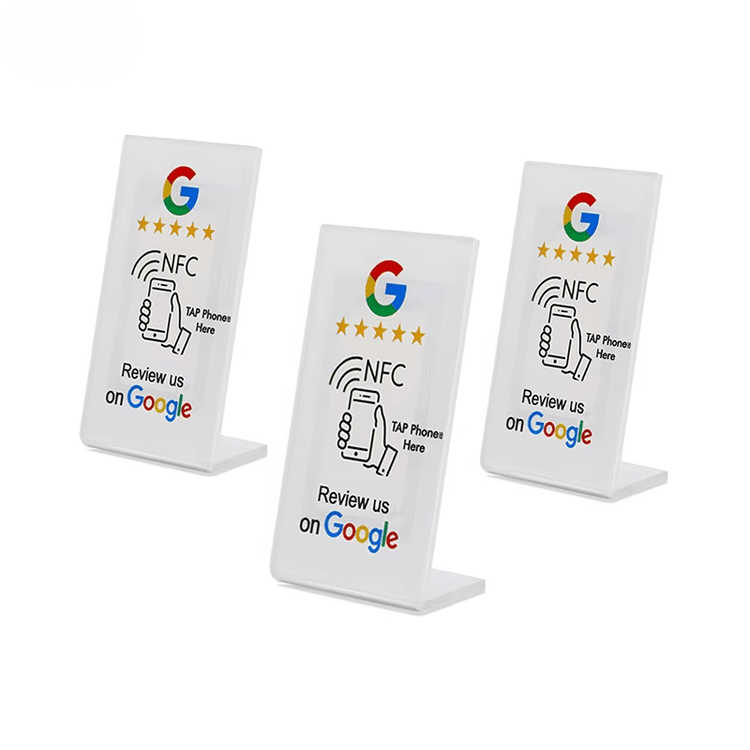 ภาพประกอบแสดงให้เห็นว่าแท่นวาง NFC สำหรับรีวิว Google ช่วยเพิ่มความพึงพอใจของลูกค้าและเพิ่มการมองเห็นบนการค้นหาออนไลน์ได้อย่างไร