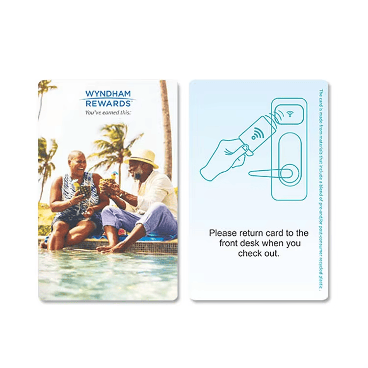 บัตรคีย์การ์ดห้องพักโรงแรมแบบกำหนดเองสำหรับโรงแรมสมัยใหม่ที่แสดงจากมุมมองการควบคุมการเข้าถึงที่ปลอดภัยชัดเจนสำหรับการใช้งานบัตรคีย์การ์ดโรงแรม
