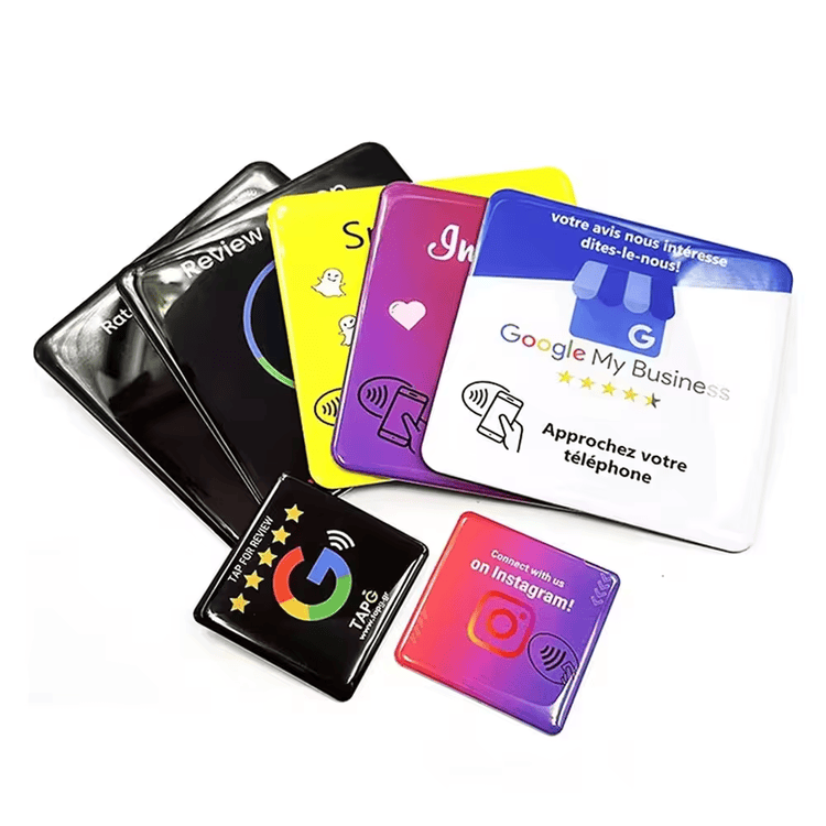 ภาพประกอบที่แสดงประโยชน์ทางการตลาดของแท่น NFC โลโก้สั่งทำ เช่น การเพิ่มการมองเห็นออนไลน์และเสริมสร้างความเชื่อมั่นของลูกค้า