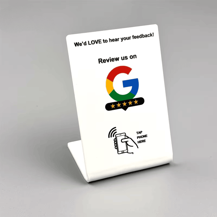 อินโฟกราฟิกแสดงวัตถุประสงค์หลักของขาตั้ง NFC รวมถึงการเก็บข้อมูล การส่งเสริมการตลาด และการรวบรวมความคิดเห็นจากลูกค้าผ่านการแตะสมาร์ทโฟน