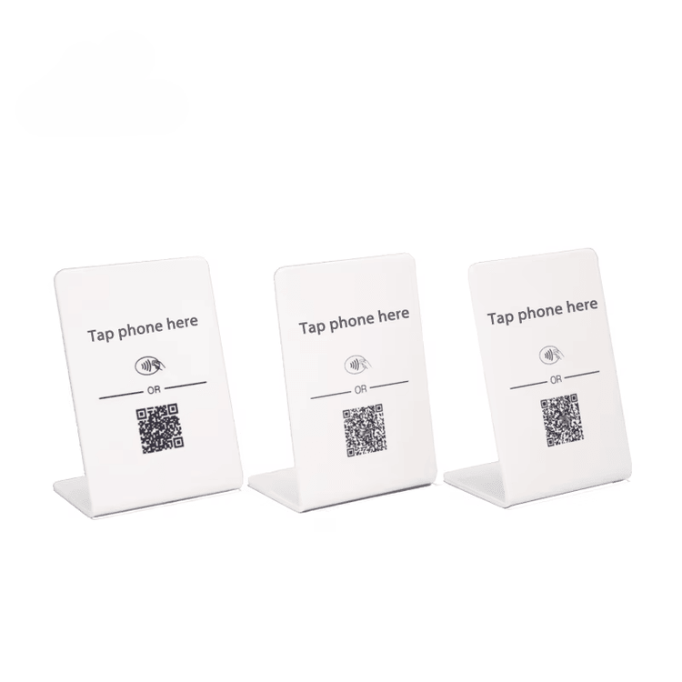 แท่นวาง NFC อะคริลิกสั่งทำสำหรับโต๊ะทำงานสมัยใหม่แสดงในมุมมองด้านหลังสำหรับผู้ซื้อที่เปรียบเทียบโซลูชันแท่นวาง NFC
