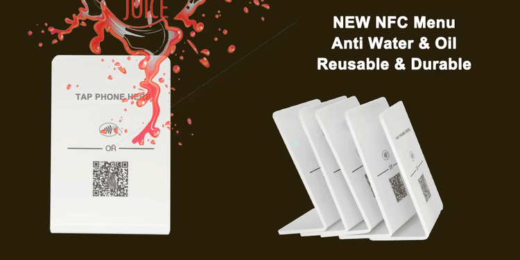 แท่นวาง NFC อะคริลิกสั่งทำสำหรับโต๊ะทำงานสมัยใหม่ แสดงด้วยดีไซน์ขนาดเท่ากระเป๋าสตางค์สำหรับผู้ซื้อที่เปรียบเทียบโซลูชันแท่นวาง NFC