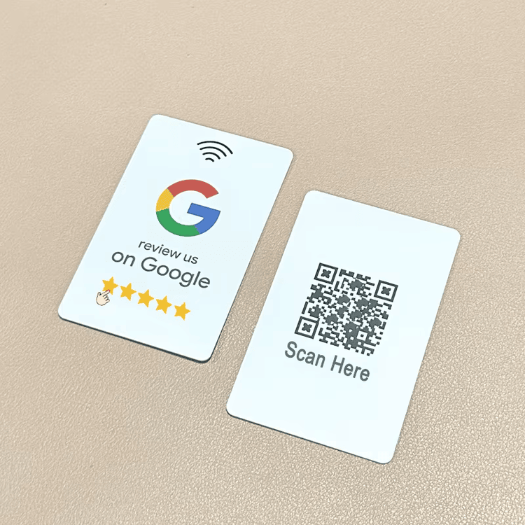ภาพนี้เน้นรูปแบบเสาอากาศของแท่น NFC แตะเชื่อมต่อสำหรับแชร์ WiFi และ vCard สำหรับการใช้งานด้านขาตั้ง NFC.