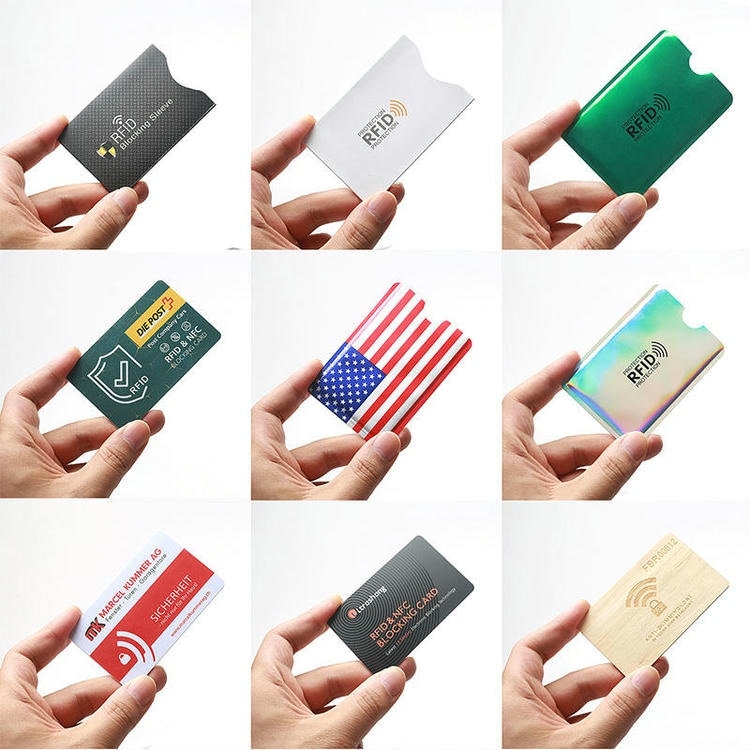 ภาพที่ 6: ภาพรวมผลิตภัณฑ์หลายชิ้นของบัตร RFID LF 125kHz สำหรับควบคุมการเข้าออกประตู โดยเน้นงานพิมพ์ที่ปรับแต่งได้ คุณสมบัติด้านความปลอดภัยและป้องกันการแกะย้าย และรูปแบบการจัดเรียงและบรรจุภัณฑ์ สำหรับงานโลจิสติกส์และการจัดส่ง.