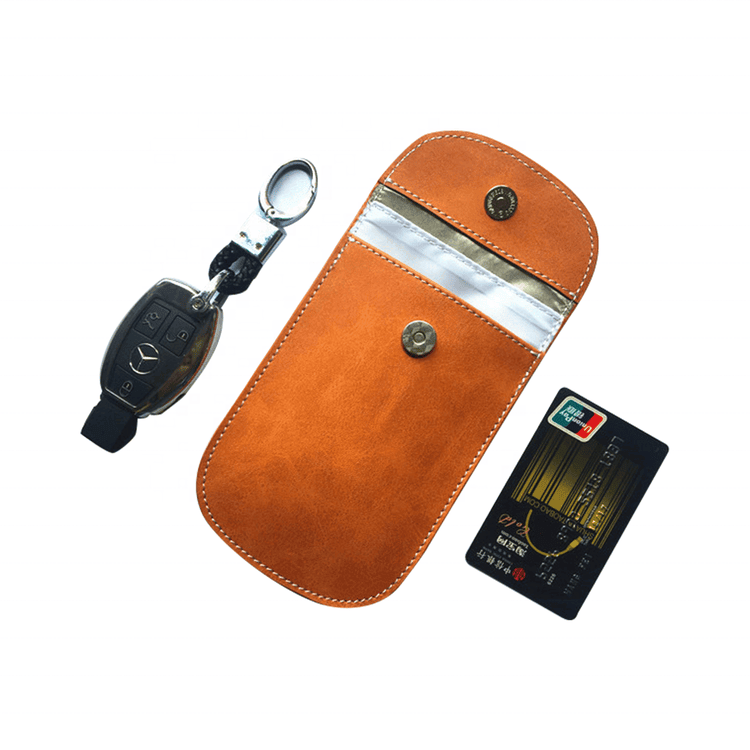ภาพที่ 7: ภาพนี้แสดงถุงหนังป้องกัน RFID สำหรับบัตรและพวงกุญแจ โดยเน้นพื้นที่สำหรับโลโก้และแบรนด์สั่งทำ และขนาดและสัดส่วนที่ระบุชัดเจน.
