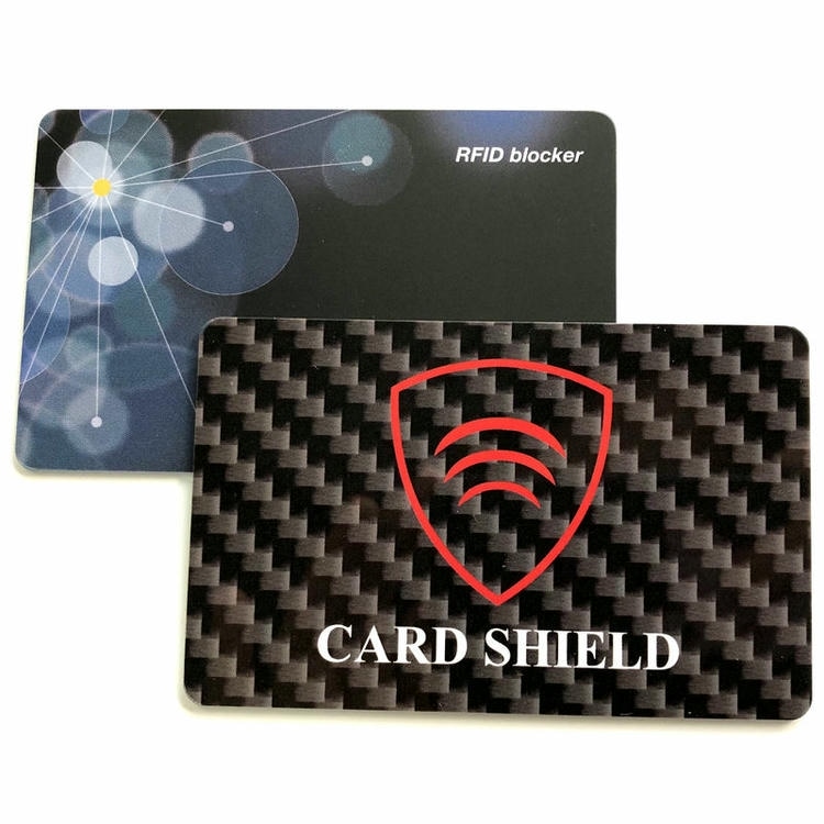 ภาพที่ 8: ภาพนี้แสดงบัตรป้องกัน RFID แบบสั่งทำสำหรับกระเป๋าสตางค์ โดยเน้นการเชื่อมต่อแบบไร้สัมผัสหรือไร้สาย.