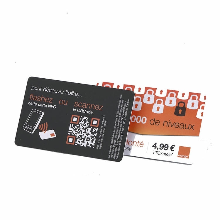 ภาพที่ 5: ภาพนี้แสดงซองป้องกันบัตรไร้สัมผัส PVC พิมพ์แบรนด์สั่งทำ RFID QR NFC โดยเน้นสีส้ม ระบบบาร์โค้ดหรือ QR สำหรับสแกน และการเชื่อมต่อแบบไร้สัมผัสหรือไร้สาย ระหว่างการใช้งานจริง.