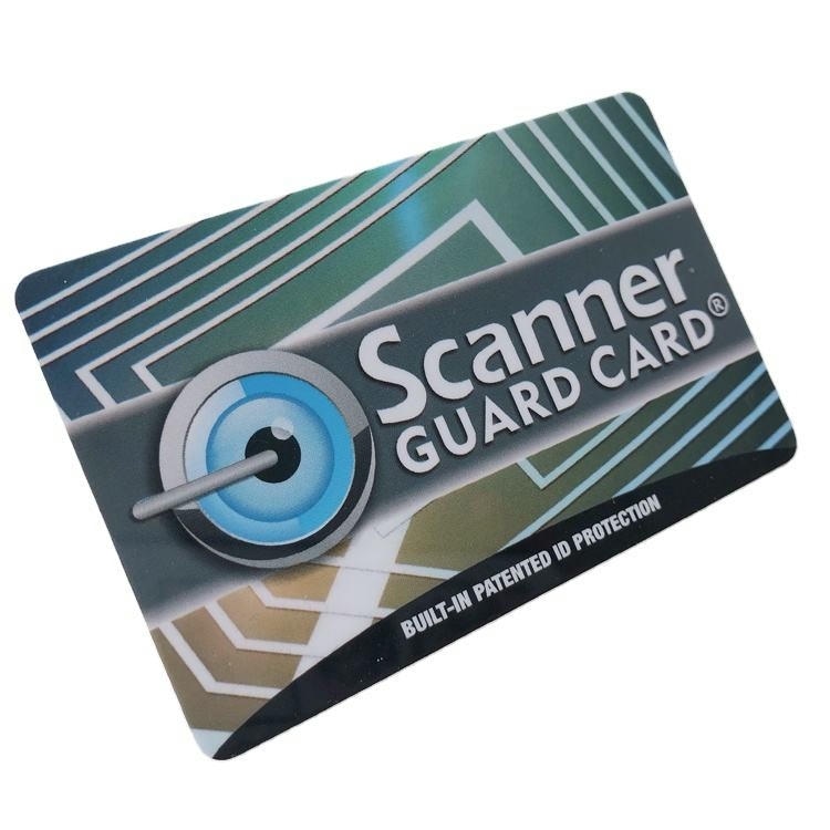 ภาพที่ 2: ภาพนี้แสดงการ์ดป้องกันบัตรเครดิต RFID จากการสแกนไม่พึงประสงค์ โดยเน้นสีขาว งานพิมพ์ที่ปรับแต่งได้ และคุณสมบัติด้านความปลอดภัยและป้องกันการแกะย้าย.