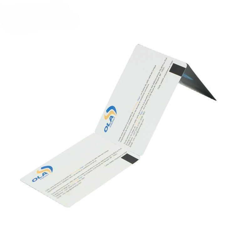 ภาพที่ 4: ภาพนี้แสดงผู้จำหน่ายบัตร RFID สำหรับเทศกาลและงานหลายวัน โดยเน้นกระดาษ สำหรับงานอีเวนต์และการออกบัตรเข้างาน.