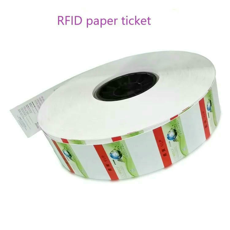 ม้วนตั๋วกระดาษ RFID แสดงสต็อกสิ่งพิมพ์ต่อเนื่องที่เหมาะสำหรับการแปรรูปอัตโนมัติและการเช็คอินอีเวนต์ปริมาณมาก