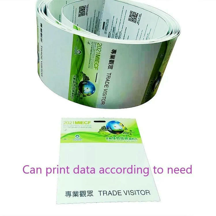 ม้วนตั๋ว RFID พร้อมบัตรผ่านที่ฉีกออกได้แสดงเลย์เอาต์ป้ายผู้เข้าชมแบบพิมพ์ที่สร้างขึ้นสำหรับการออกตั๋วอย่างรวดเร็วและการตรวจสอบทางเข้าที่ถูกควบคุม