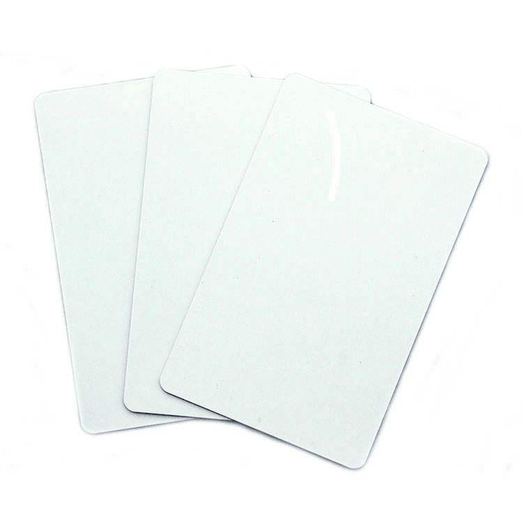 ภาพที่ 5: ภาพนี้แสดงบัตร RFID เปลี่ยน UID ได้พร้อมพิมพ์ข้อมูลระบุตัวตน โดยเน้นโครงสร้างกันน้ำและฝุ่น.