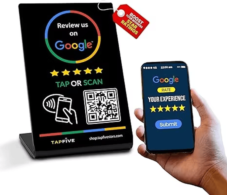 ภาพที่ 7: ภาพระยะใกล้ของการ์ดแตะ Google รีวิว สำหรับรับความคิดเห็นรวดเร็ว RFID โดยเน้นโครงสร้างเสาอากาศและชิปภายใน การเชื่อมต่อแบบไร้สัมผัสหรือไร้สาย และการรวบรวมคะแนนรีวิวและความคิดเห็น.