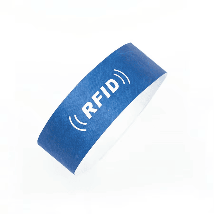 ภาพที่ 6: ภาพนี้แสดงสายรัดข้อมือตั๋ว RFID กระดาษ DuPont สำหรับผู้เยี่ยมชม PAWB-01 โดยเน้นกระดาษ และคุณสมบัติด้านความปลอดภัยและป้องกันการแกะย้าย โดยจัดเรียงให้เห็นรายละเอียดชัดเจน สำหรับงานอีเวนต์และการออกบัตรเข้างาน.