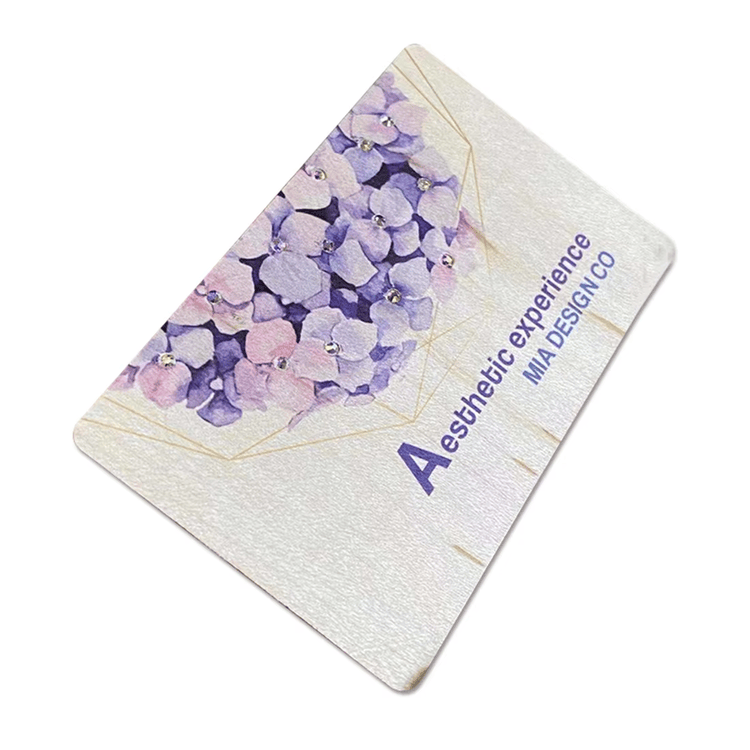 บัตร NFC ไม้โอ๊กสำหรับของขวัญแบรนด์พรีเมียมจัดแสดงโดยเน้นการควบคุมการเข้าออกที่ปลอดภัยสำหรับโครงการบัตรไม้.