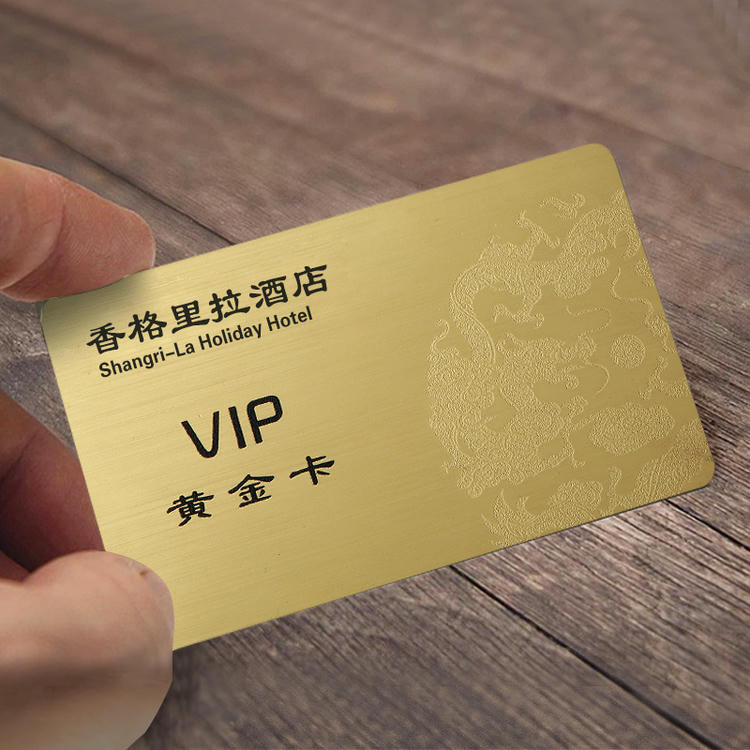 บัตรสมาชิก PVC สำหรับความภักดีและการเข้าใช้สโมสรแสดงรายละเอียดชิปสำหรับผู้ซื้อที่กำลังเปรียบเทียบโซลูชันบัตรพลาสติก.