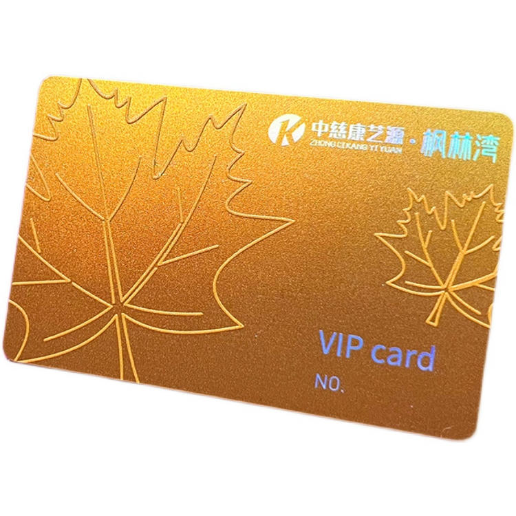 ภาพถ่ายผลิตภัณฑ์บัตรสีดำขัดลายและปั๊มนูนแบบสั่งทำสำหรับแบรนด์แสดงรูปแบบเสาอากาศในหมวดบัตรพลาสติก.
