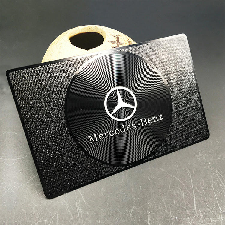 ภาพนี้เน้น สั่งทำ High-End Gift บัตร สำหรับ ระดับพรีเมียม Brands ที่ออกแบบขนาดเท่ากระเป๋าสตางค์สำหรับการใช้งาน พลาสติก บัตร