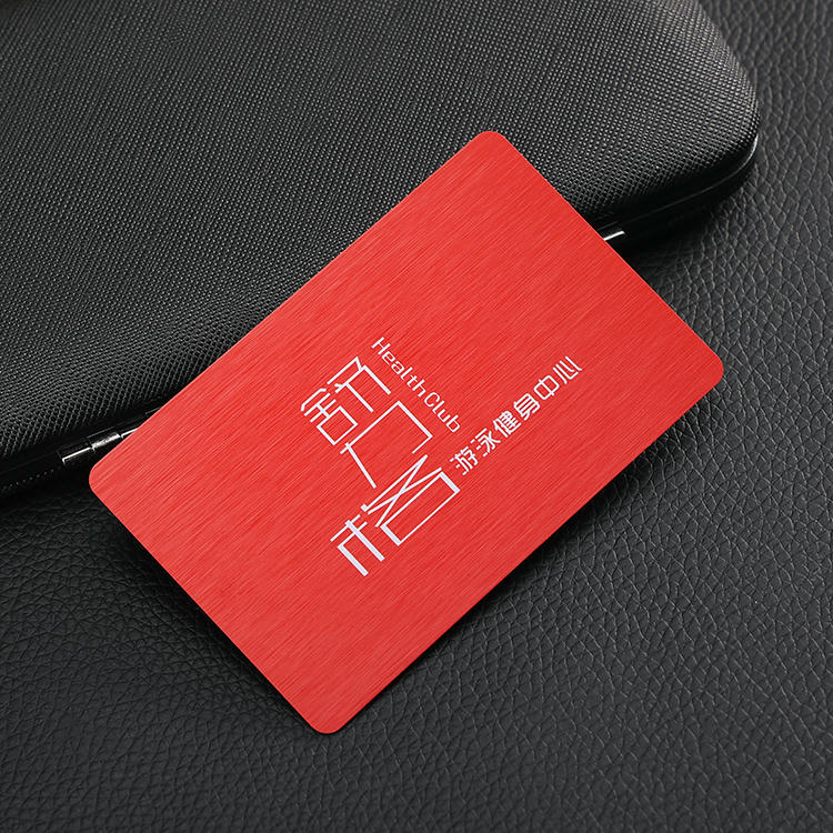 บัตรสะสมแต้มพลาสติกสั่งทำพิเศษสำหรับรางวัลลูกค้า แสดงพร้อมบรรจุภัณฑ์สำหรับขายปลีก สำหรับผู้ซื้อที่เปรียบเทียบโซลูชันบัตรพลาสติก