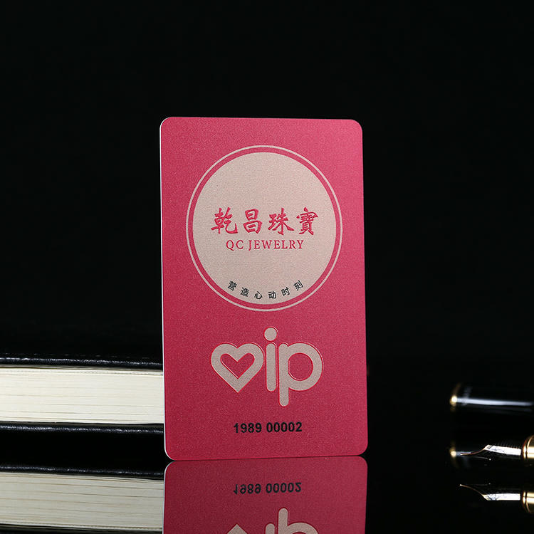 บัตรส่วนลด PVC แบบกำหนดเองสำหรับโปรแกรมสะสมแต้มค้าปลีกที่แสดงโดยเน้นการสั่งซื้อจำนวนมากสำหรับโครงการบัตรพลาสติก