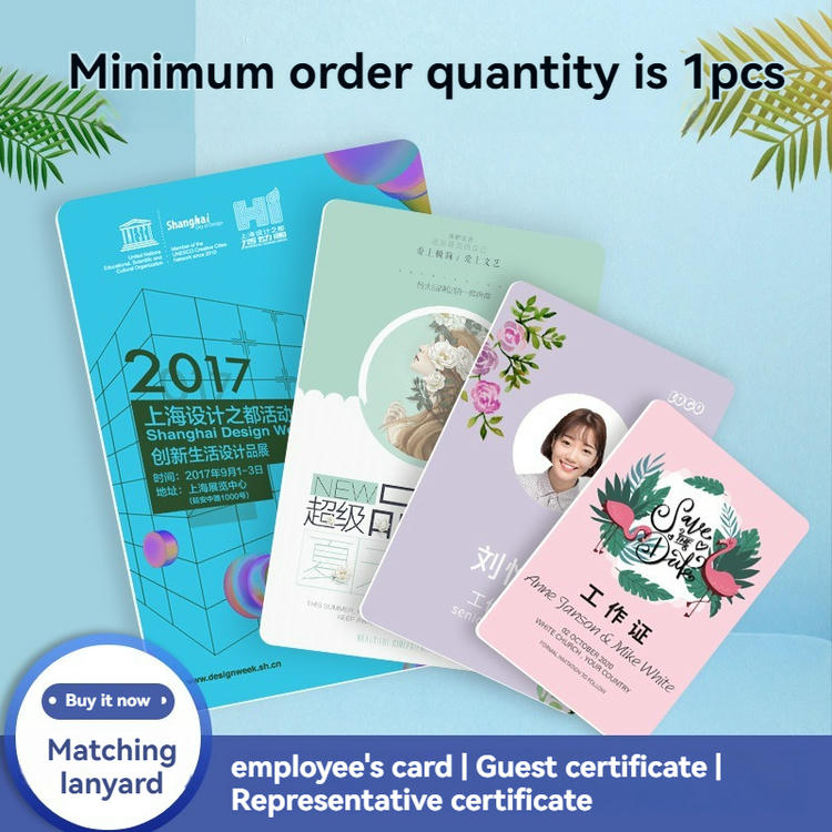 บัตรประจำตัวและบัตรเข้าใช้ PVC สั่งทำปลอดภัย ID จัดแสดงโดยเน้นรายละเอียดชิปสำหรับโครงการบัตรพลาสติก.