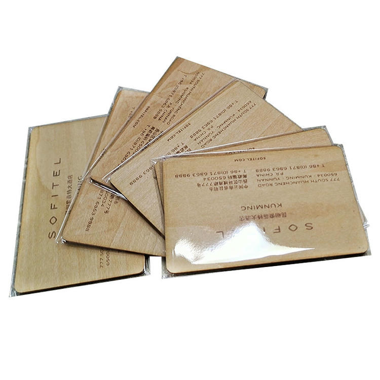 ภาพที่ 5: ภาพนี้แสดงบัตรไม้ไผ่ RFID สำหรับของขวัญรักษ์โลก โดยเน้นไม้ธรรมชาติ โครงสร้างกันน้ำและฝุ่น และความทนทานต่อความชื้นและสภาพกลางแจ้ง.