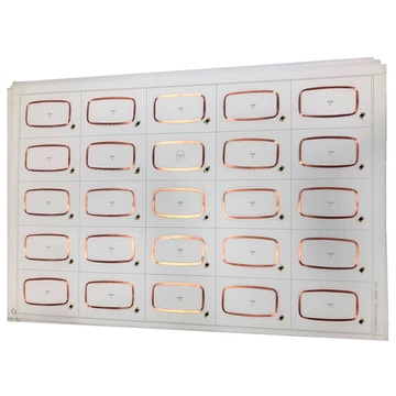 ภาพนี้แสดงวัสดุ PVC สีขาวเกรดสูงที่ใช้ในการผลิต RFID prelaminated inlay สำหรับบัตรที่มีความทนทานและยืดหยุ่น