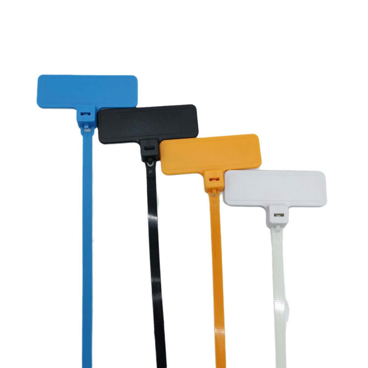 ภาพที่ 3: ภาพนี้แสดงแท็กสาย RFID สำหรับติดตามทรัพย์สินและซีลกันแกะ Z31079-1 โดยเน้นสีดำ สีขาว สีน้ำเงิน และสีเหลือง.