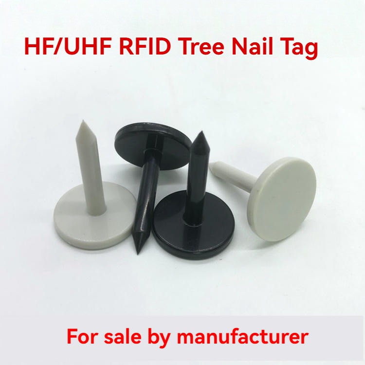 ภาพนี้แสดงแท็กตะปู RFID NAIL06-6 สีดำและสีขาวในภาพโปรโมทสินค้าที่ระบุว่าเป็นแท็กตะปูต้นไม้แบบ HF และ UHF