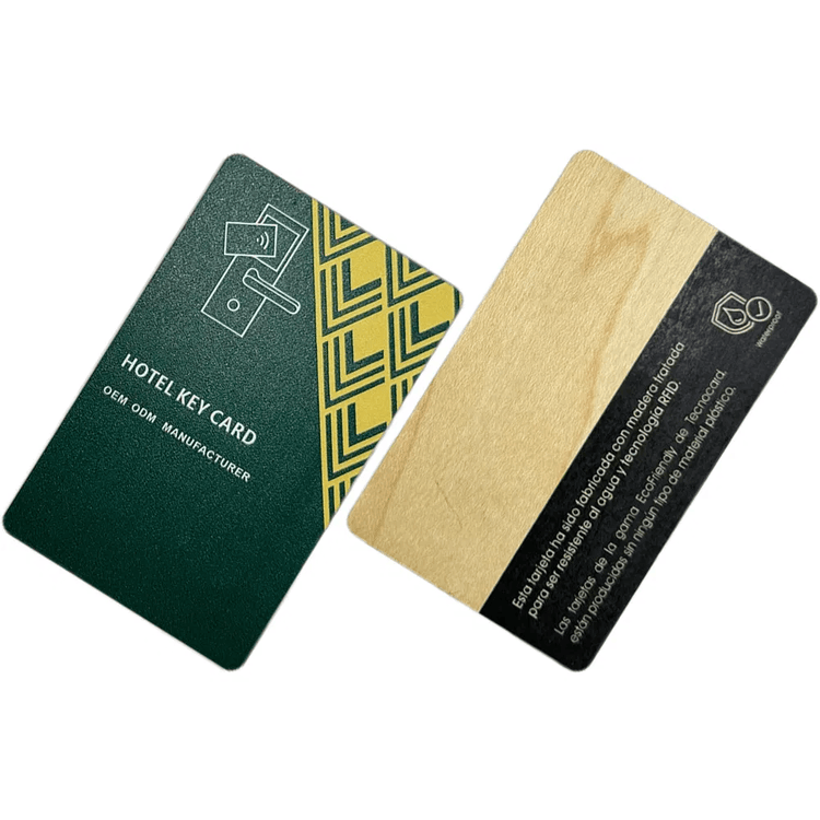 ภาพถ่ายผลิตภัณฑ์บัตร RFID ไม้วอลนัตดำสำหรับการเข้าใช้พรีเมียมแสดงพื้นผิววัสดุในหมวดบัตรไม้.