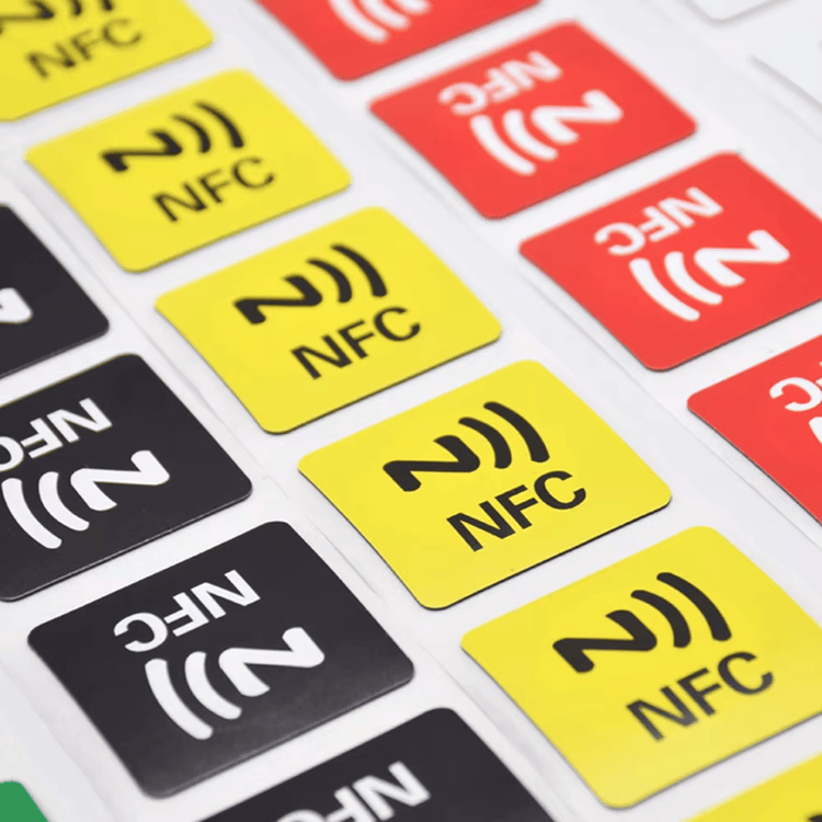 แท็กทรัพย์สิน RFID HF สำหรับอุปกรณ์สำนักงานที่แสดงพร้อมดีไซน์ขนาดเท่ากระเป๋าสตางค์สำหรับผู้ซื้อที่เปรียบเทียบโซลูชันฉลาก RFID HF
