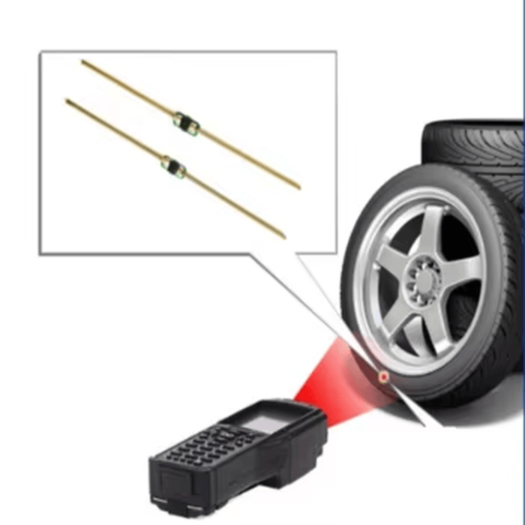 5) ภาพนี้แสดงแท็กปะยาง UHF RFID สำหรับติดตามยางและจัดการฟลีต SE01-1 โดยเน้นกระบวนการผลิตและวัลคาไนซ์ยาง สำหรับงานอุตสาหกรรมและสายการผลิต และงานยานพาหนะ ยางรถ และการจัดการกองรถ.
