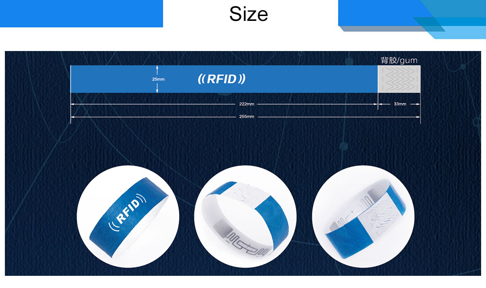 ผู้เข้าร่วมงานใช้สายรัดข้อมือ RFID กระดาษ PAWB-01 แตะที่เครื่องอ่านแบบไม่สัมผัสเพื่อยืนยันตัวตนดิจิทัลอย่างรวดเร็วและปลอดภัยที่ทางเข้างาน