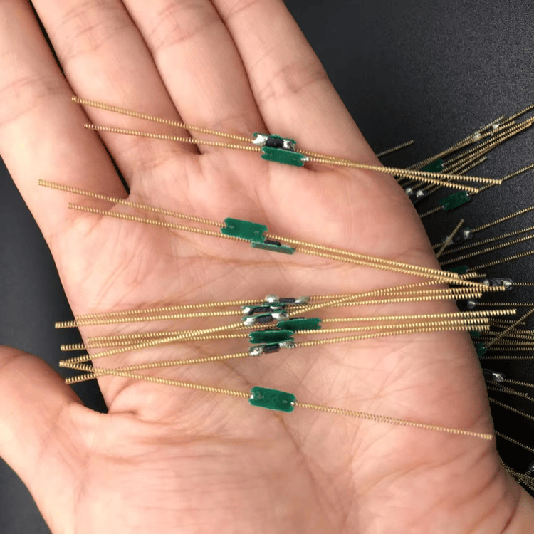 คุณสมบัติระดับอุตสาหกรรมของแท็ก RFID แบบสปริงฝังสำหรับยาง SE01-1 ได้แก่ ความทนทานต่อแรงดันสูงและความเสถียรทางเคมีสำหรับการติดตามยางในระยะยาว