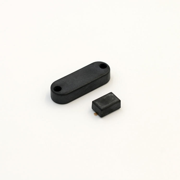 2) มุมมองด้านข้างของแท็ก RFID UHF ติดโลหะทนความร้อนสูงสำหรับสายการผลิต HTR3813-1 โดยเน้นโลหะ เซรามิก การทำงานบนพื้นผิวโลหะ โครงสร้างที่แข็งแรงทนทาน ขนาดกะทัดรัด และสัดส่วนและขนาดของผลิตภัณฑ์.