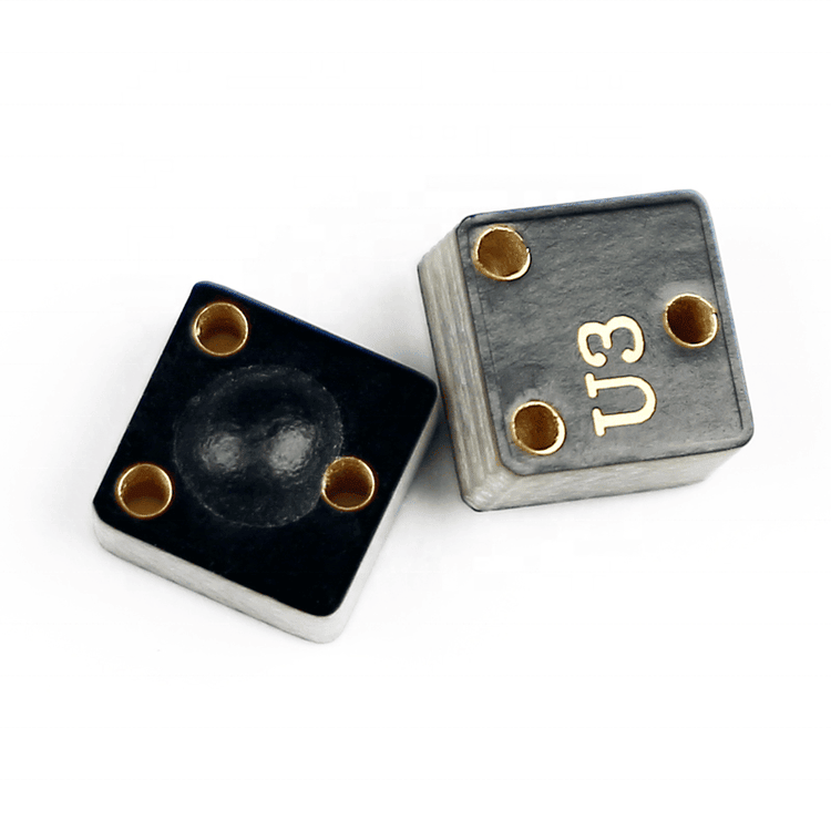 2) ภาพระยะใกล้ของแท็ก RFID UHF FR4 ติดโลหะ IP68 สำหรับแผง PCB และอุปกรณ์ P0606-2 โดยเน้นหนึ่งชิ้น สองชิ้น สี่ชิ้น แผงวัสดุ PCB/FR4 โลหะ การทำงานบนพื้นผิวโลหะ และคุณสมบัติด้านความปลอดภัยและป้องกันการแกะย้าย.