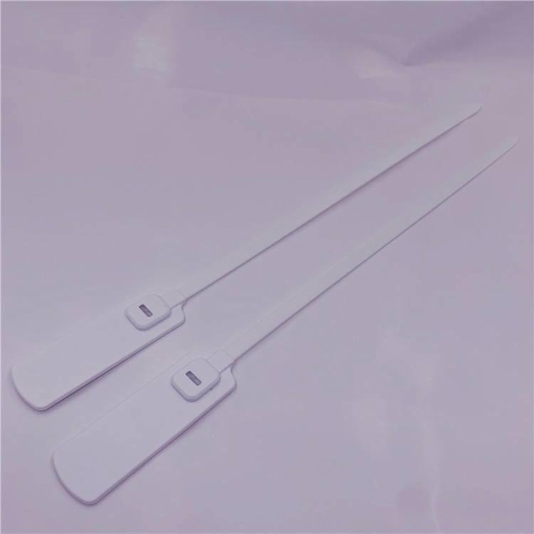 6) ภาพรวมผลิตภัณฑ์หลายชิ้นของแท็กเคเบิลไทร์ NFC สำหรับมัดและติดตามทรัพย์สิน HF RFID โดยเน้นสองชิ้น และการเชื่อมต่อและขั้วต่อ โดยจัดเรียงให้เปรียบเทียบรายละเอียดได้ชัดเจน สำหรับการติดตามสาย ระบบท่อ และงานสาธารณูปโภค.