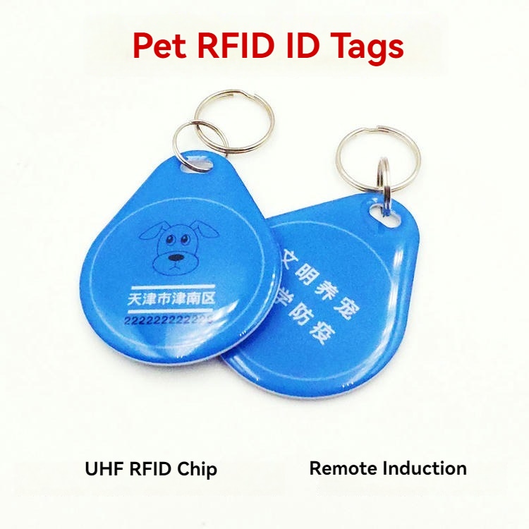 5) ภาพนี้แสดงแท็กสัตว์เลี้ยง RFID พร้อม QR และแอประยะตรวจจับ 40–80 ม. โดยเน้นรูปทรง ตัวเรือน และพื้นผิวที่เห็นได้จากภาพ สำหรับการระบุตัวสัตว์และงานปศุสัตว์.