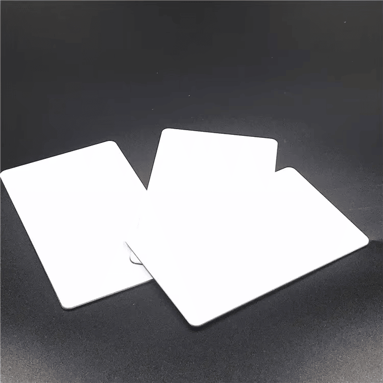 3) มุมมองด้านข้างของแท็ก NFC แม่เหล็กถอดได้สำหรับอุปกรณ์โลหะ RFID โดยเน้นรูปทรงบางและประหยัดพื้นที่ สัดส่วนและขนาดของผลิตภัณฑ์ การยึดติดด้วยแม่เหล็ก และฐานและจุดรองรับสำหรับจัดวางหรือติดตั้ง สำหรับงานอุตสาหกรรมและสายการผลิต และการติดตั้งกลางแจ้งและบนพื้นผิวงานก่อสร้าง.