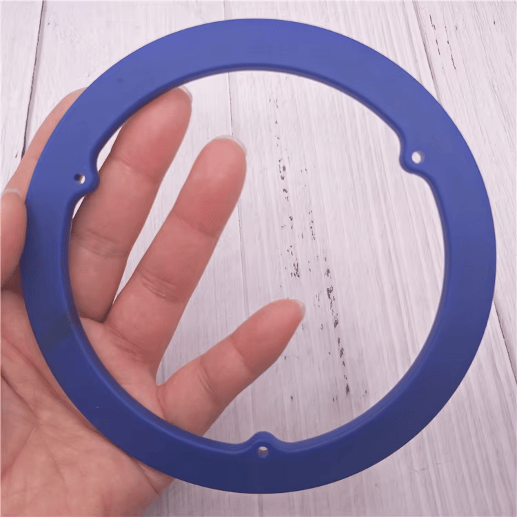 6) ภาพนี้แสดงแท็ก RFID ทรงวงแหวนสำหรับถังเชื้อเพลิงและกองยาน RING100-1 โดยเน้นสีน้ำเงิน.