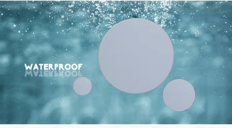 ฟองน้ำล้อมกรอบแท็กดิสก์ RFID สามชิ้น พร้อมคำว่า waterproof เพื่อเน้นความทนทานของแท็กเหรียญ PVC แบบปิดผนึก