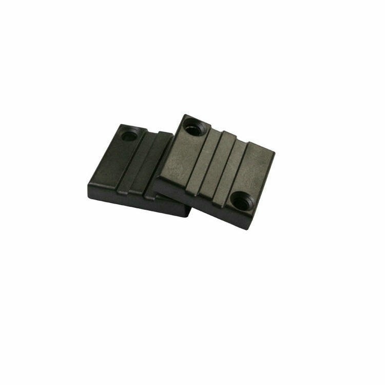 3) ภาพระยะใกล้ของแท็ก RFID PPS ซีลสำหรับพื้นที่อุตสาหกรรมรุนแรง PPS2626-1 โดยเน้นโลหะ การทำงานบนพื้นผิวโลหะ และโครงสร้างที่แข็งแรงทนทาน สำหรับงานอุตสาหกรรมและสายการผลิต และการติดตั้งกลางแจ้งและบนพื้นผิวงานก่อสร้าง.