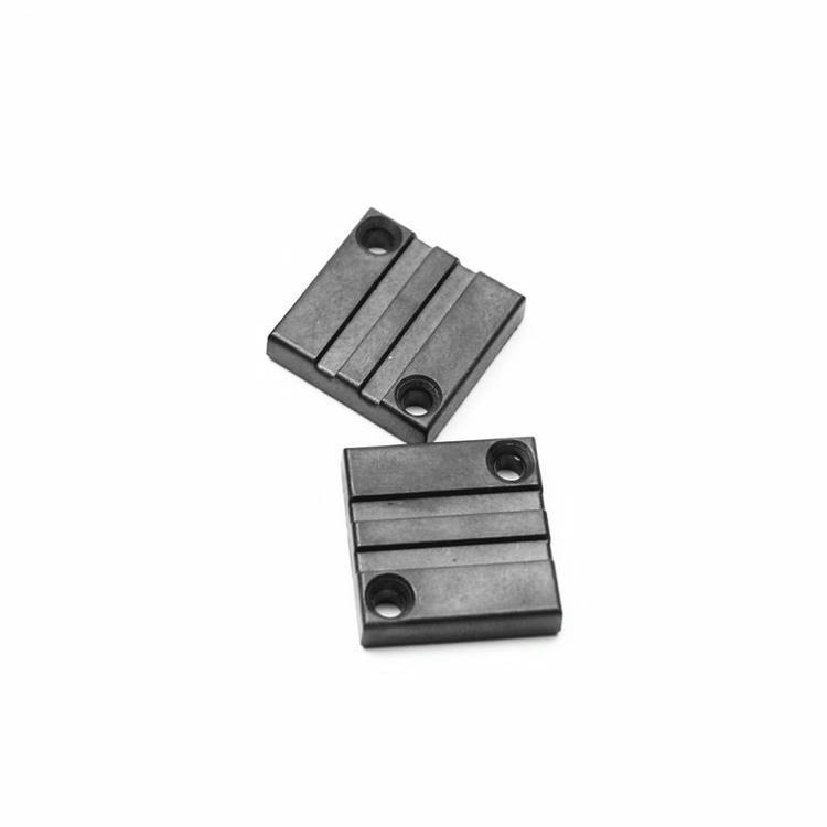 6) ภาพนี้แสดงแท็ก RFID PPS ซีลสำหรับพื้นที่อุตสาหกรรมรุนแรง PPS2626-1 โดยเน้นความทนทานต่ออุณหภูมิสูง.