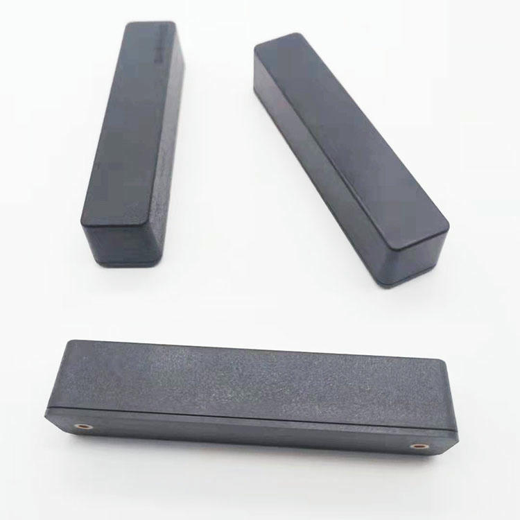 ภาพถ่ายผลิตภัณฑ์แท็กแถบ PPS UHF ทรงยาวสำหรับทรัพย์สินพื้นที่หนัก RFID แสดงการใช้งานในอุตสาหกรรมในหมวดแท็ก PPS RFID.
