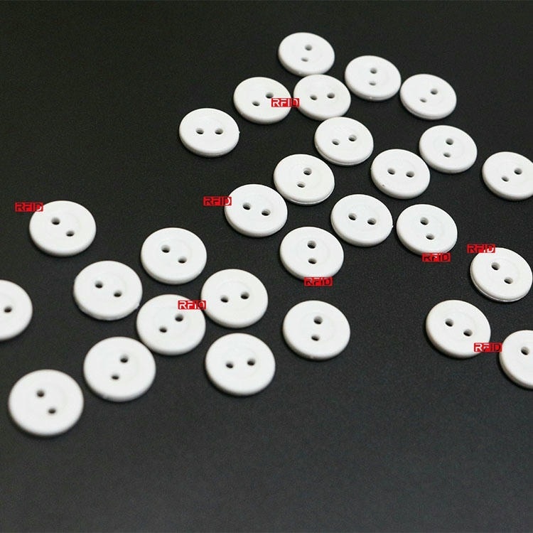 5) ภาพนี้แสดงผู้จำหน่ายแท็กซักรีด RFID PPS ทนความร้อน PPS14-B โดยเน้นขนาดกะทัดรัด รูปทรงบางและประหยัดพื้นที่ และสัดส่วนและขนาดของผลิตภัณฑ์ ระหว่างการใช้งานหรืออ่านข้อมูล.