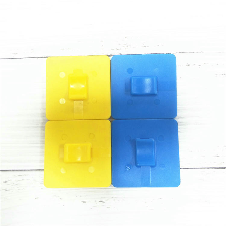 ภาพนี้แสดงให้เห็น RFID Zip Tie แท็ก สำหรับ Marine Cable Sealing ซึ่งเป็นงานเก็บผิววัสดุสำหรับการใช้งาน RFID Cable Tie แท็ก