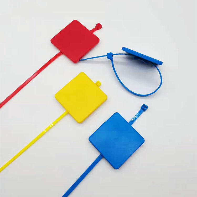 ภาพถ่ายผลิตภัณฑ์ RFID Zip Tie แท็ก สำหรับการซีลสายเคเบิลทางทะเล แสดงพื้นผิวโลหะในหมวดหมู่ RFID Cable Tie แท็ก