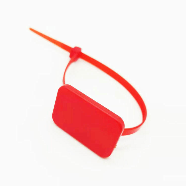 ภาพนี้เน้นพื้นผิววัสดุของเคเบิลไท RFID ใช้ซ้ำสำหรับทรัพย์สินโทรคมนาคมสำหรับการใช้งานด้านป้ายเคเบิลไทร์ RFID.